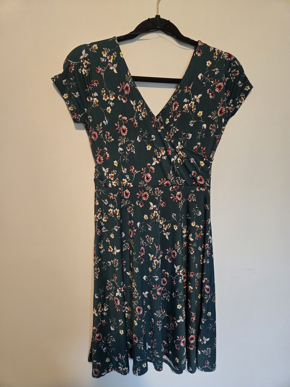 Kaileigh Dark Green Floral Wrap-Style Midi Dress - Picture 2 of 3